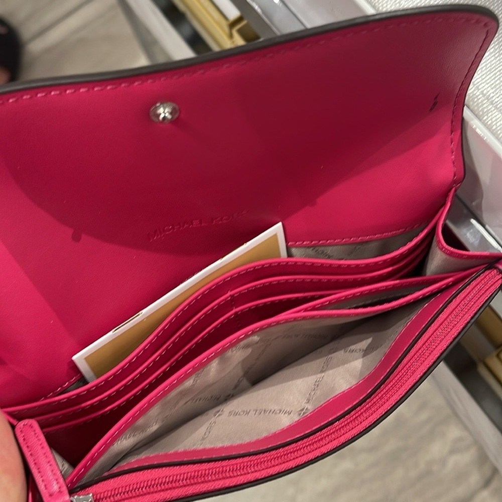 Michael Kors Hamilton Large Leather Flap Continental Wallet
Dragonfruit
NWT - Picture 15 of 16